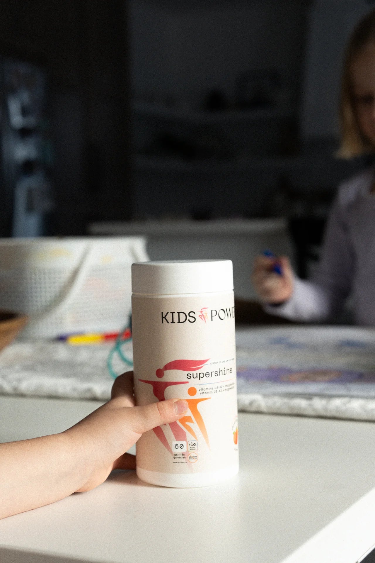 Enfant tenant Kids Power Supershine vitamine D3 K2 magnésium gummies santé osseuse et immunité