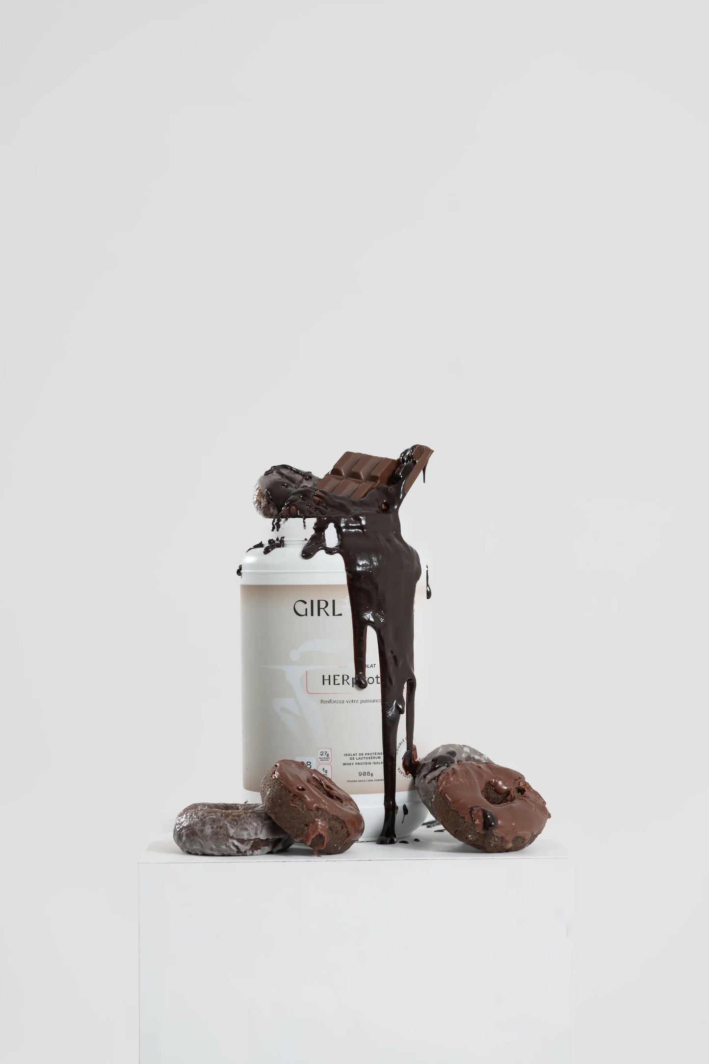 Protéine isolat HERprotein Girl Power double chocolat mise en scène gourmande