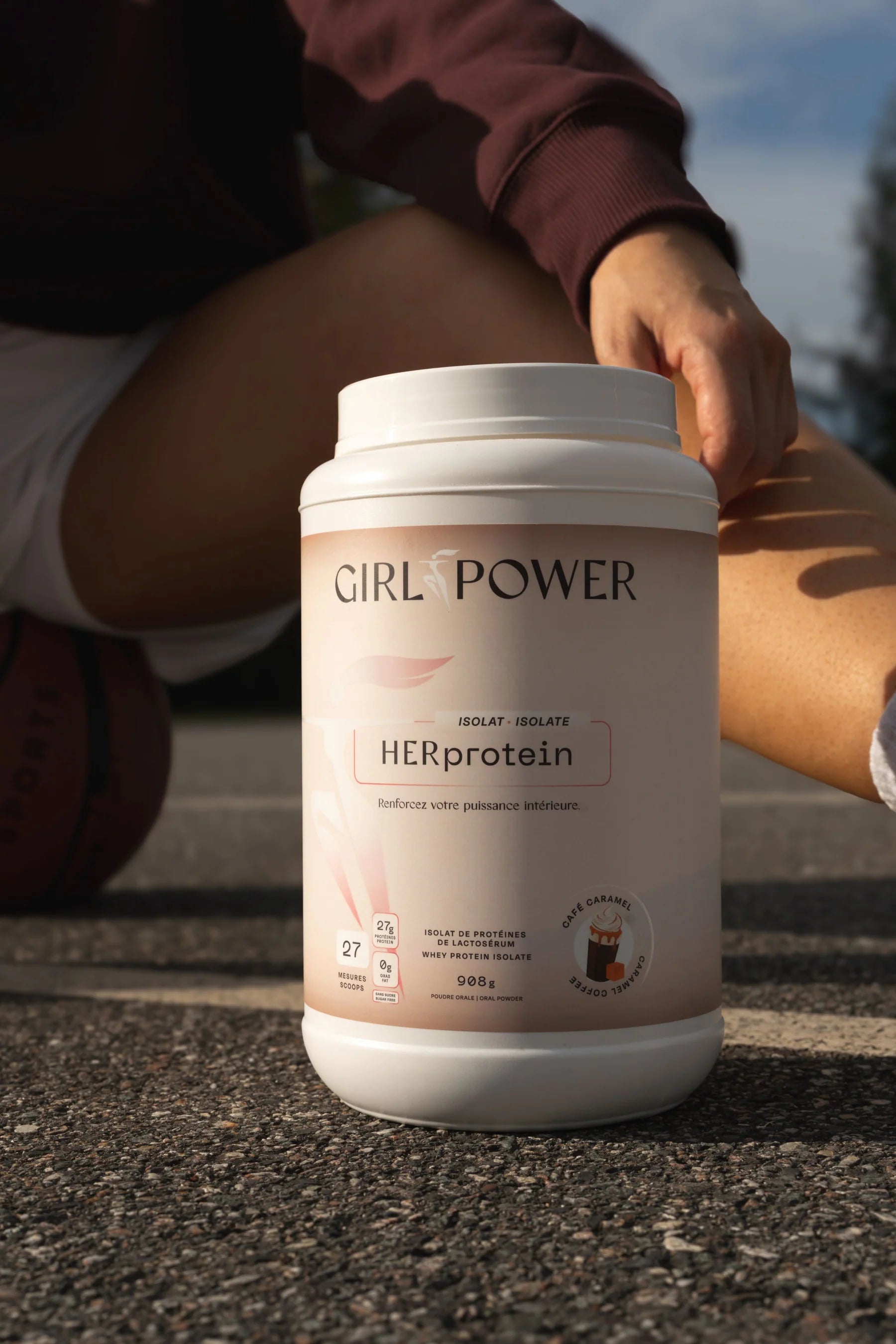 Protéine isolat HERprotein Girl Power utilisée par une femme active avant ou après l’entraînement