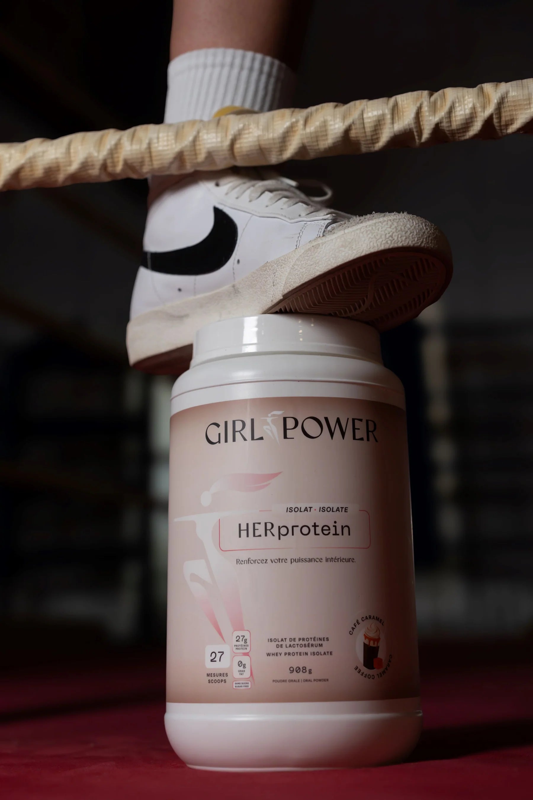 Protéine isolat HERprotein Girl Power associée à un entraînement fonctionnel féminin